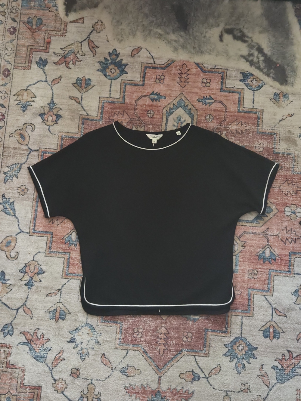 Max Studio Black Short Sleeve Top with White Piping Trim Womens Size Xs